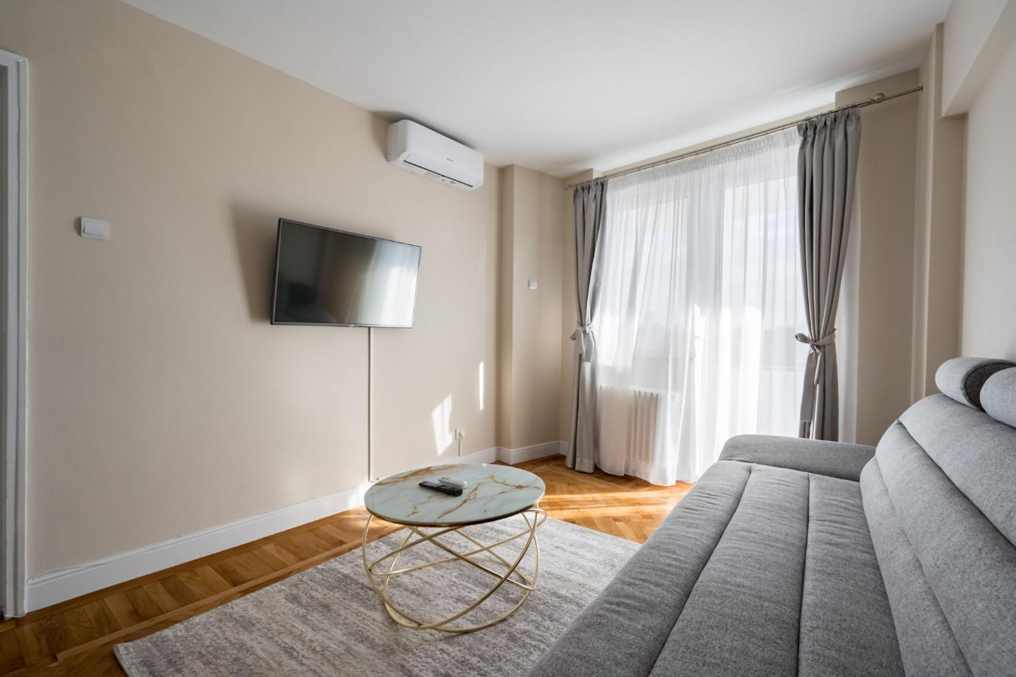 City View Apartment With Private Balcony بوخارست المظهر الخارجي الصورة