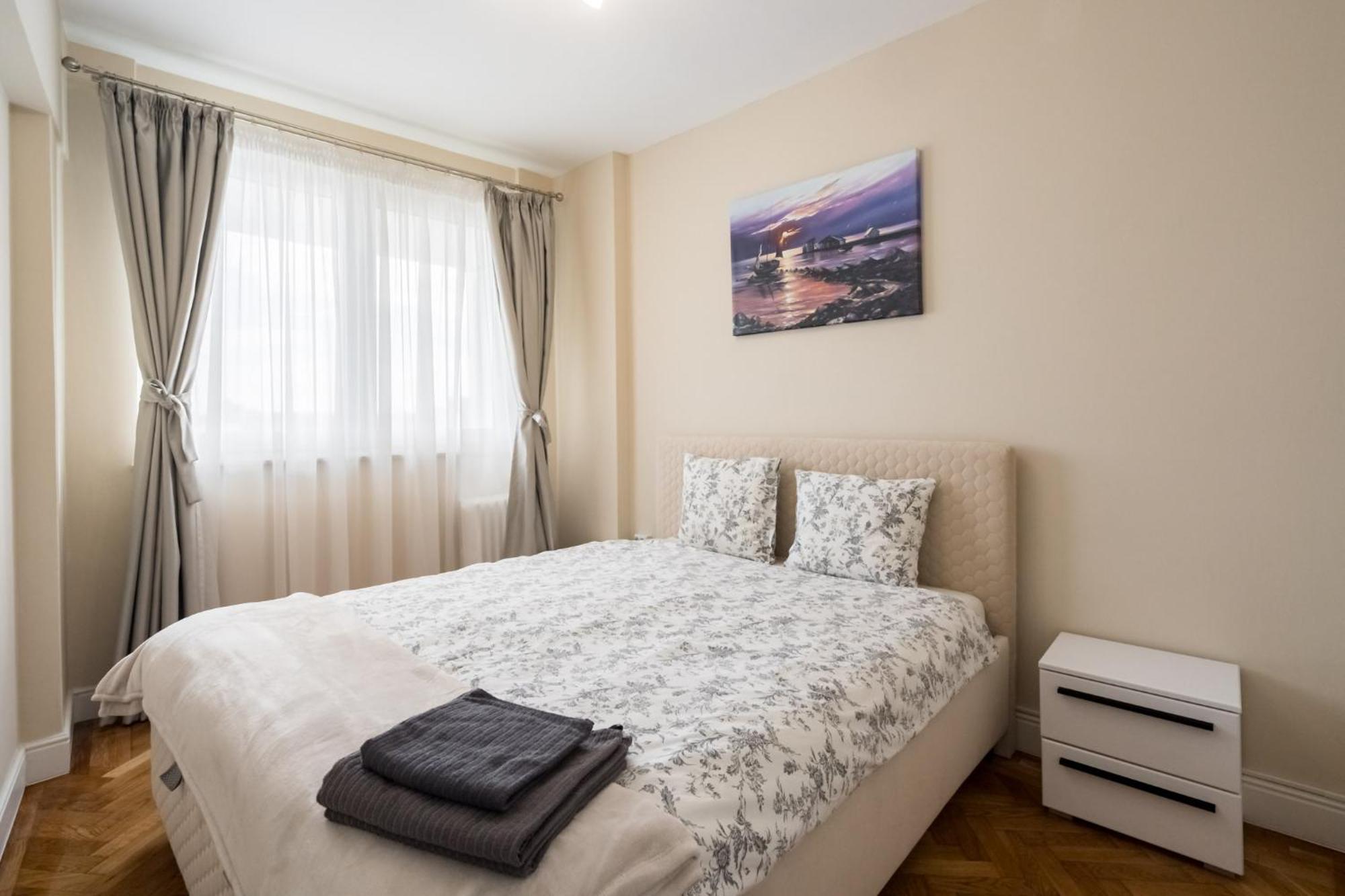 City View Apartment With Private Balcony بوخارست المظهر الخارجي الصورة