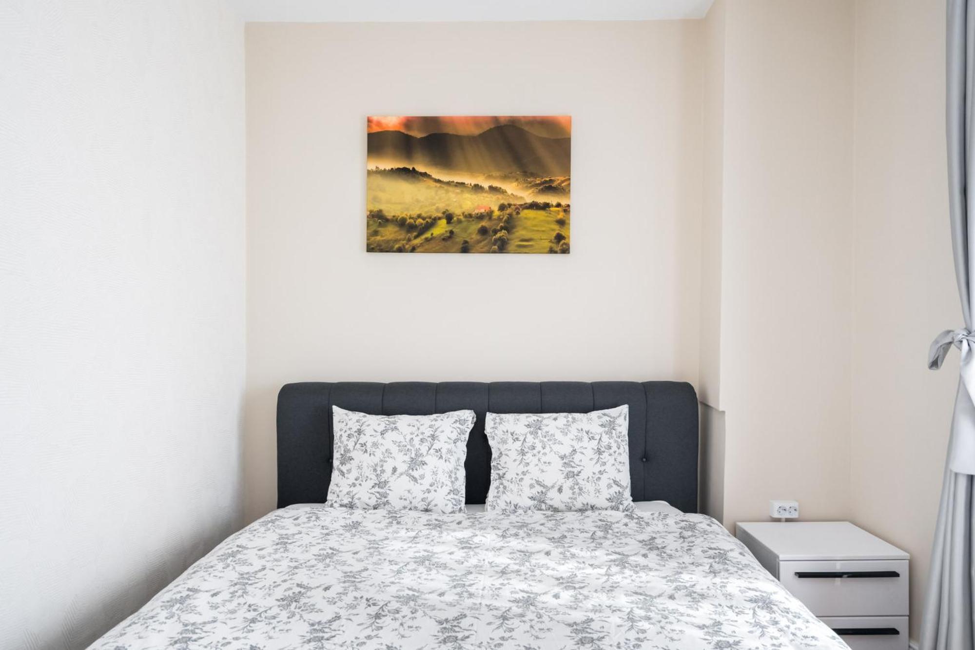 City View Apartment With Private Balcony بوخارست المظهر الخارجي الصورة