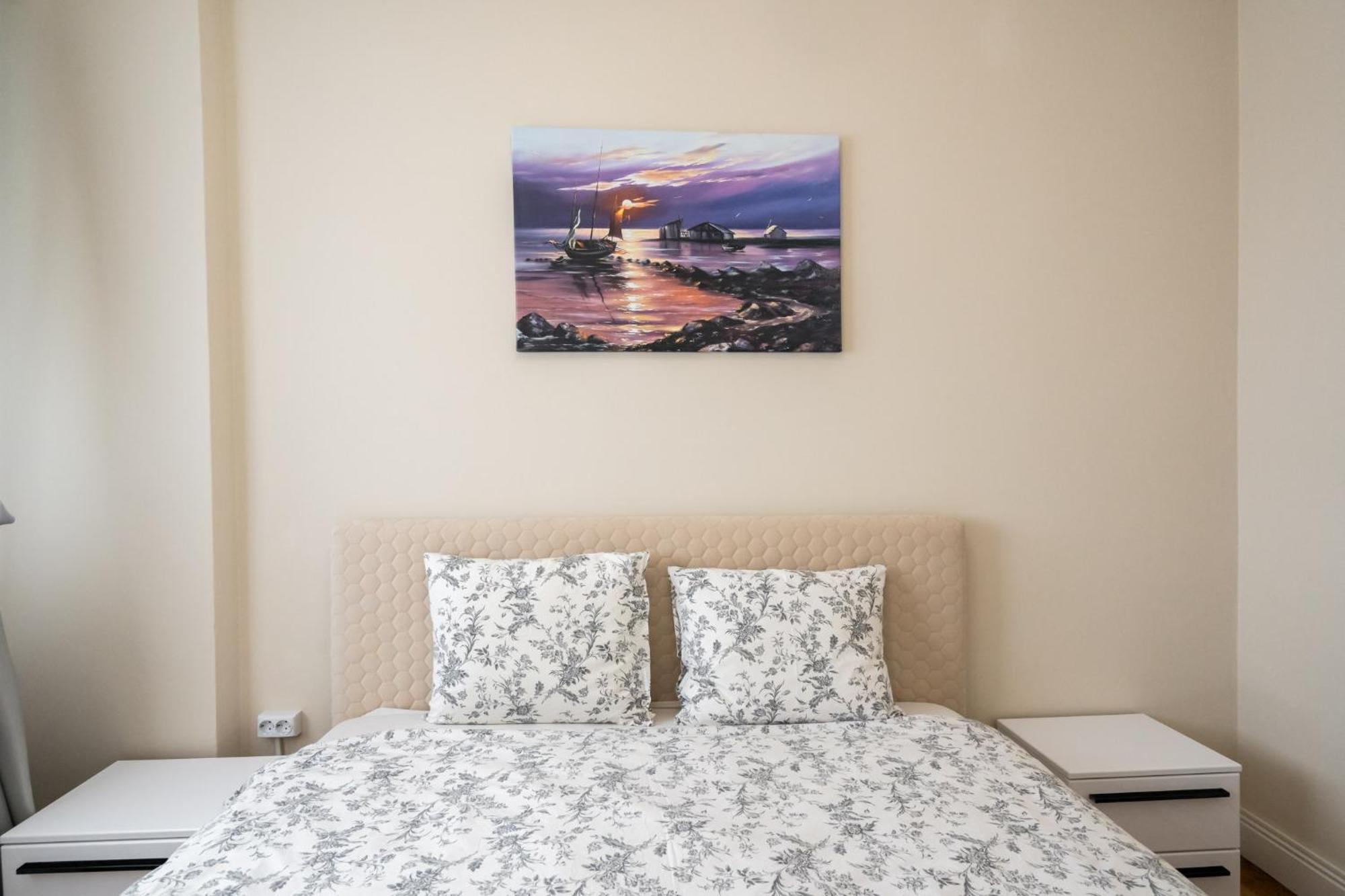 City View Apartment With Private Balcony بوخارست المظهر الخارجي الصورة