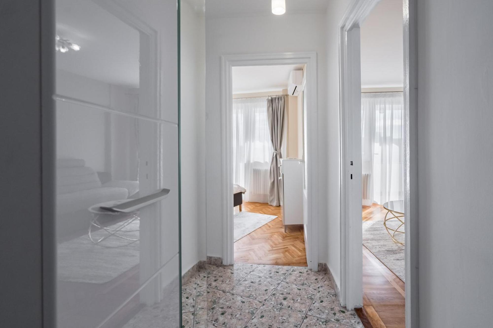 City View Apartment With Private Balcony بوخارست المظهر الخارجي الصورة