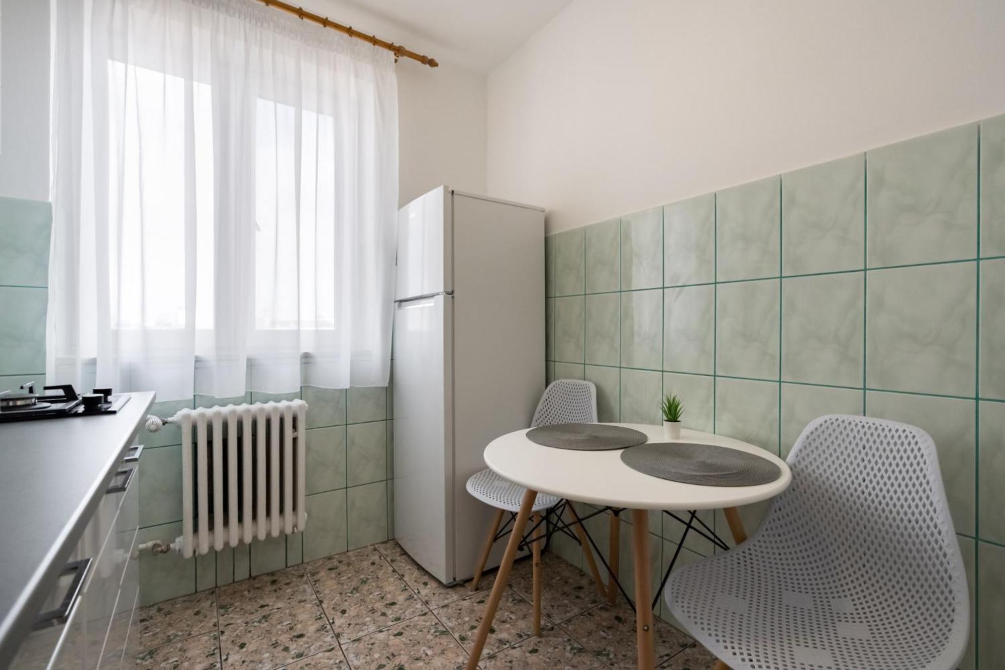 City View Apartment With Private Balcony بوخارست المظهر الخارجي الصورة
