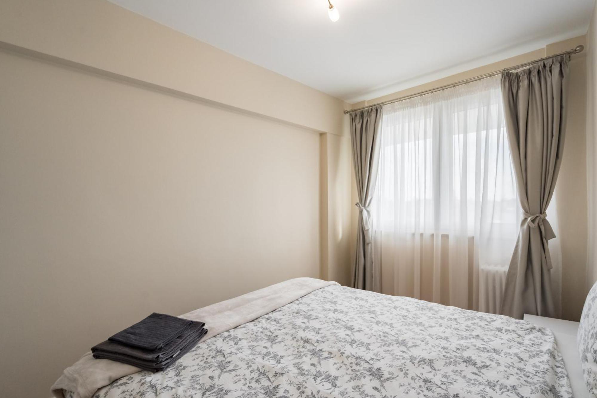 City View Apartment With Private Balcony بوخارست المظهر الخارجي الصورة